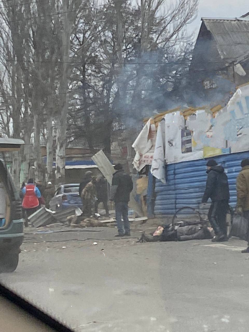В Курахово под обстрел попали рынок, элеватор, АЗС и автостанция: 10 погибших (видео) - 1 - изображение