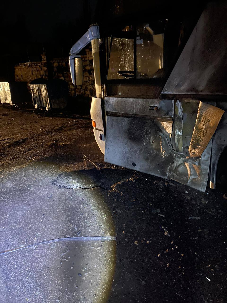 В Николаеве обстреляли транспортную базу: сгорели автобусы – власти (фото) - 4 - изображение