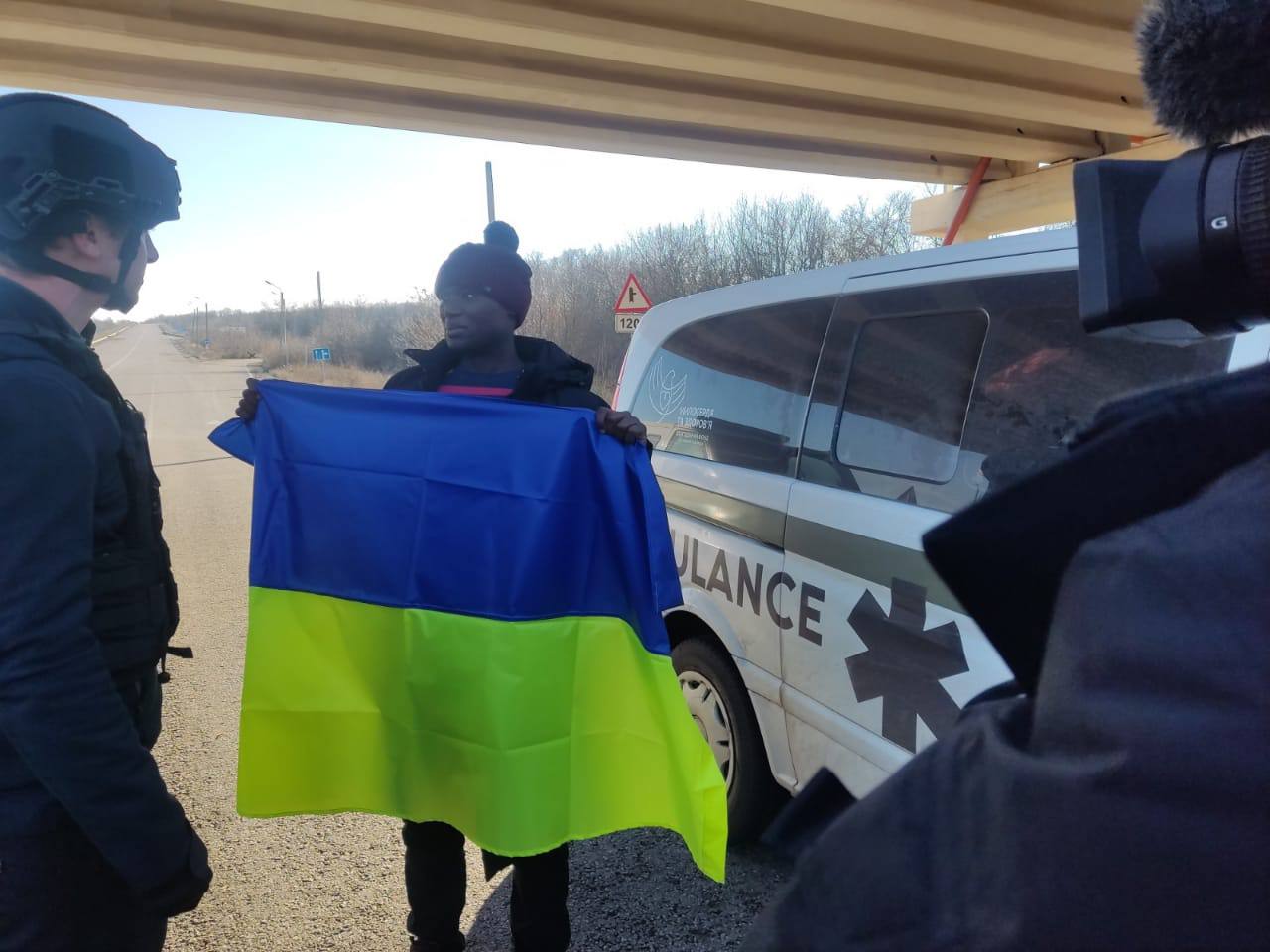 Украина вернула из плена 64 бойца ВСУ, американца и тела четырёх погибших (фото, видео) - 2 - изображение