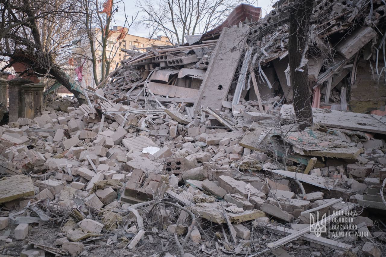 В Краматорске обстреляли территорию предприятия и школу, повреждены больше десяти домов – мэр (фото) - 1 - изображение