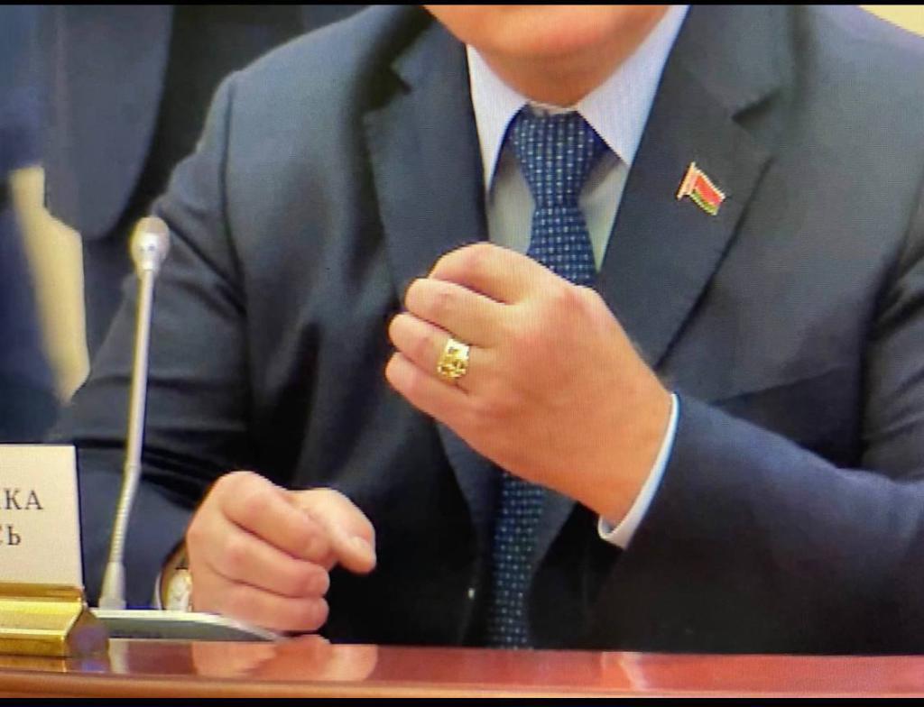 В РФ лидерам стран СНГ подарили 9 колец: в Сети появились мемы о «Властелине конца» - 2 - изображение