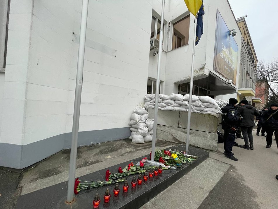В Киеве прощаются с Монастырским и сотрудниками МВД, погибшими в Броварах (фото, видео) - 2 - изображение
