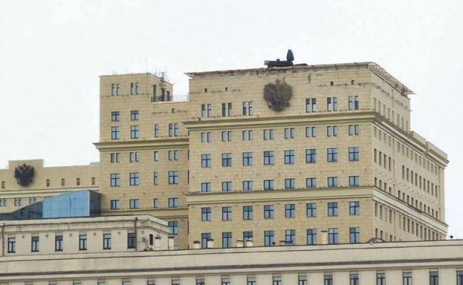 В Кремле отреагировали на размещение систем ПВО на здании Минобороны РФ (фото, видео) - 2 - изображение