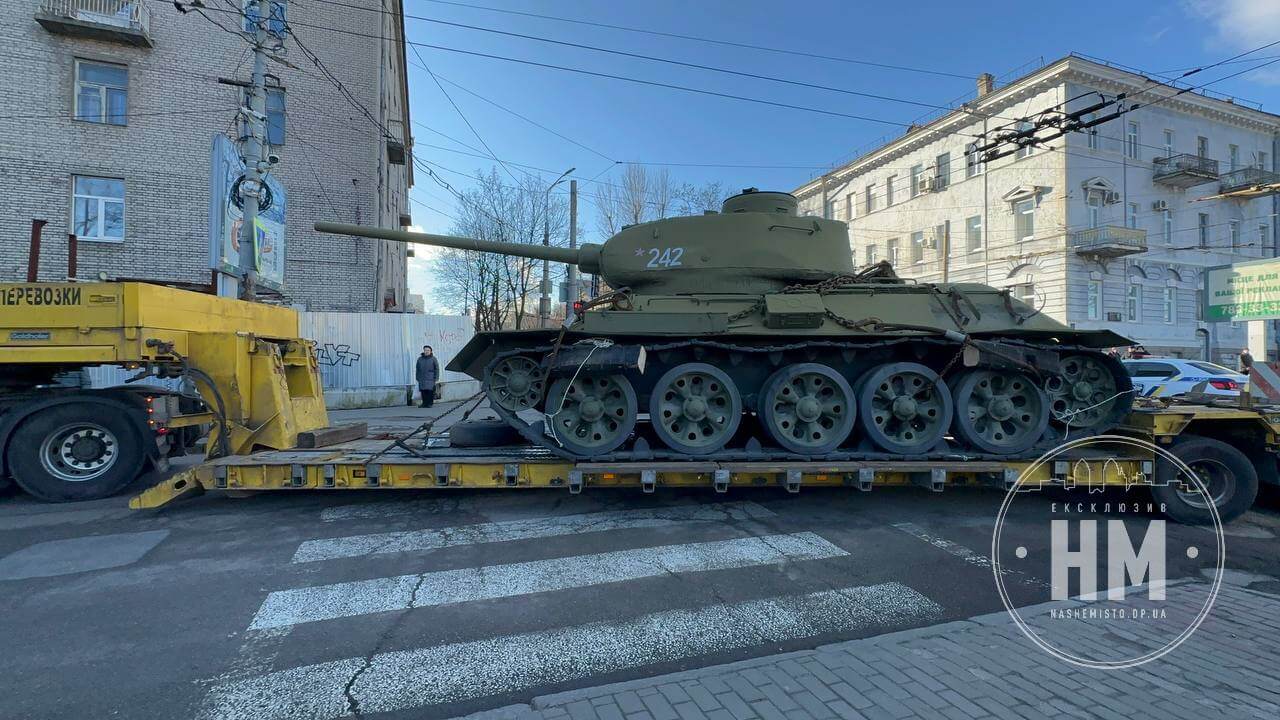 В Днепре демонтировали памятник-танк и монумент Матросову (фото, видео) - 5 - изображение