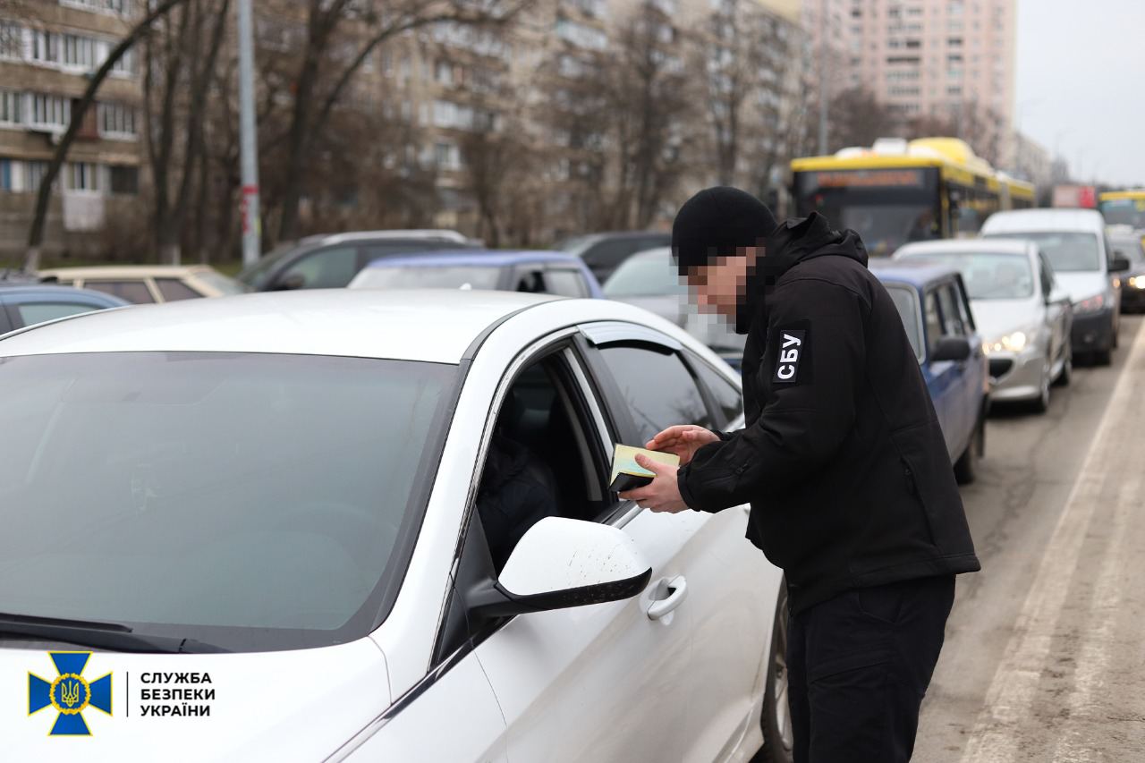 СБУ проводит «контрразведывательные мероприятия» в Деснянском районе Киева (фото) - 1 - изображение