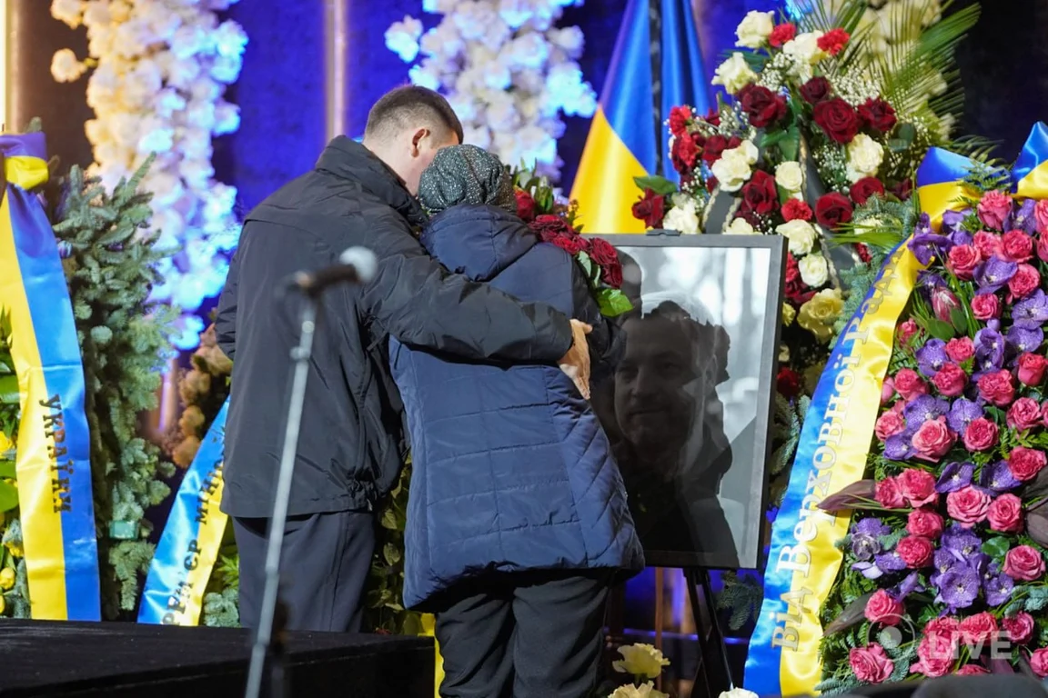 В Киеве прощаются с Монастырским и сотрудниками МВД, погибшими в Броварах (фото, видео) - 9 - изображение