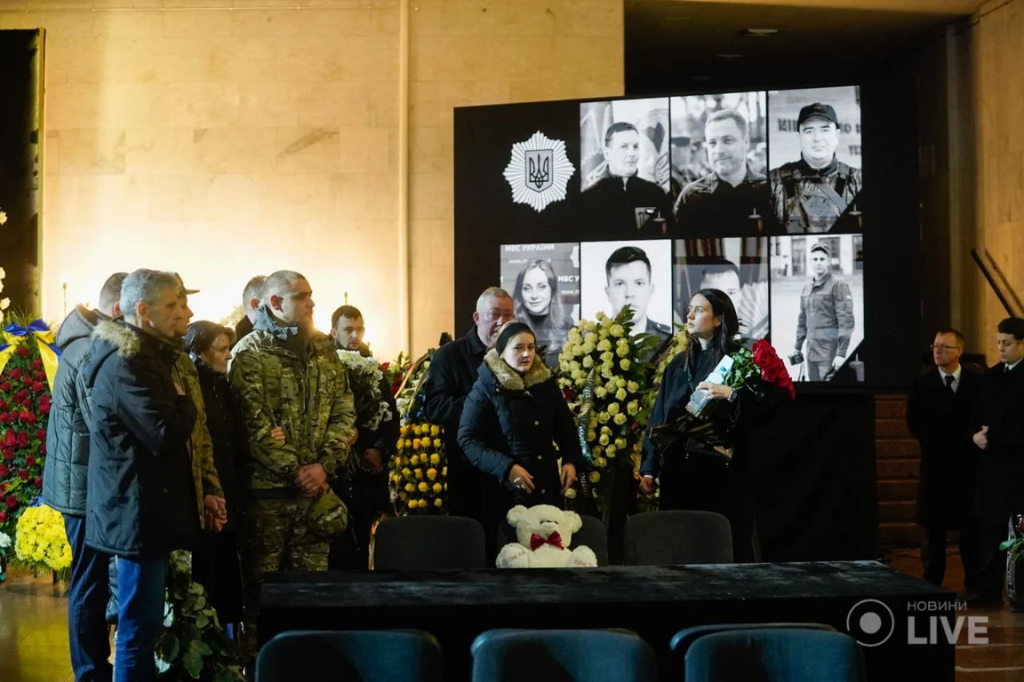 В Киеве прощаются с Монастырским и сотрудниками МВД, погибшими в Броварах (фото, видео) - 8 - изображение