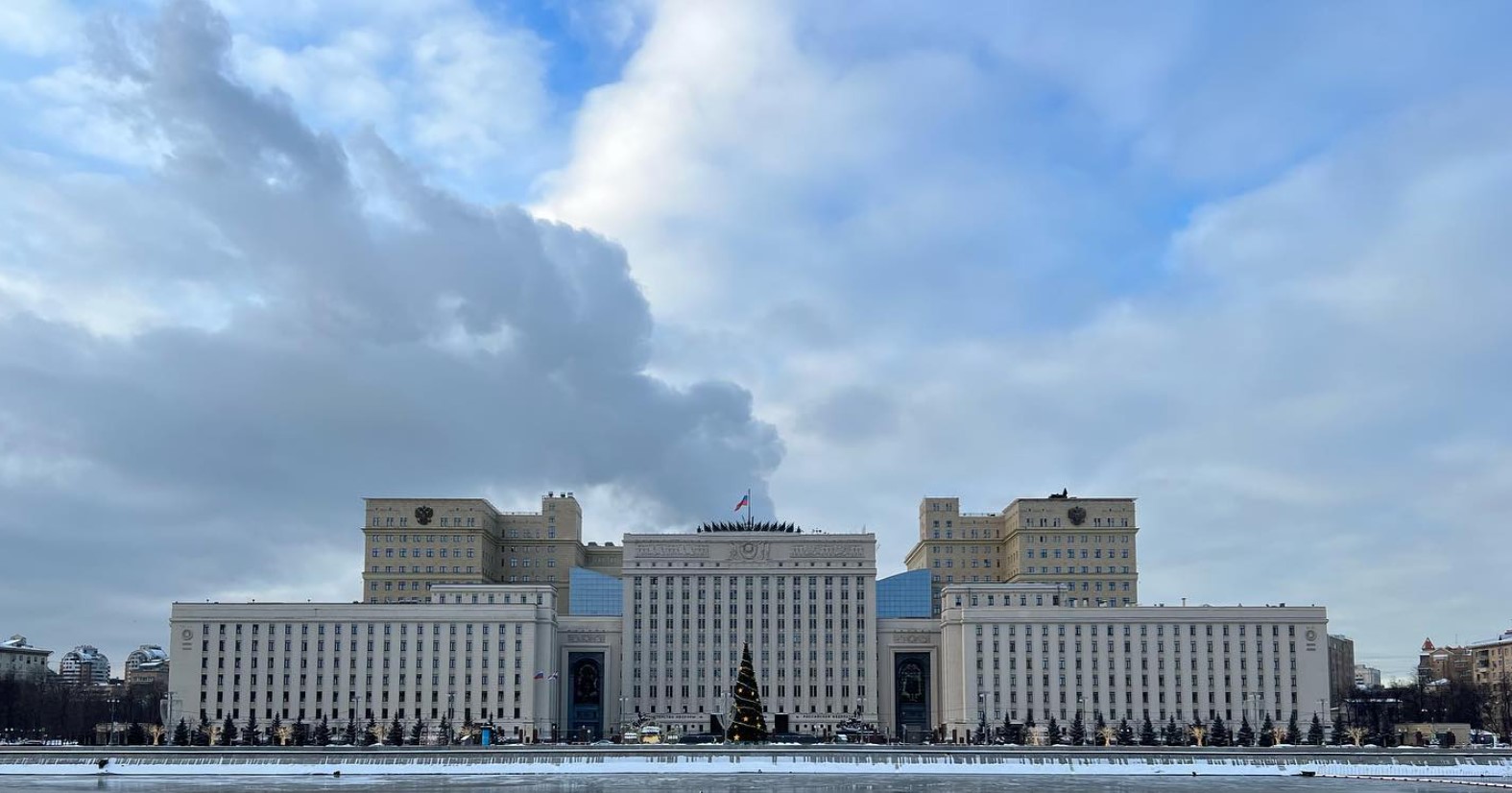 В Кремле отреагировали на размещение систем ПВО на здании Минобороны РФ (фото, видео) - 1 - изображение