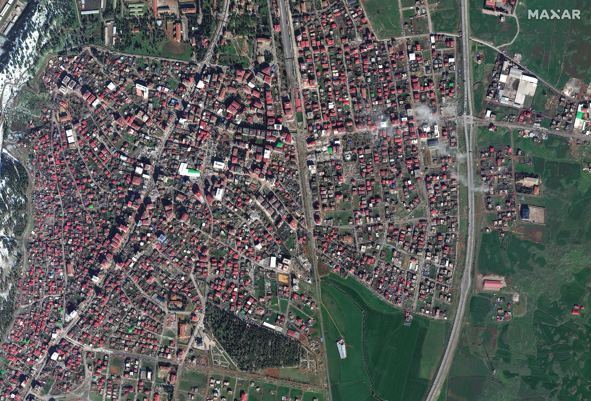 Землетрясение в Турции: компания Maxar показала спутниковые снимки до и после бедствия - 2 - изображение