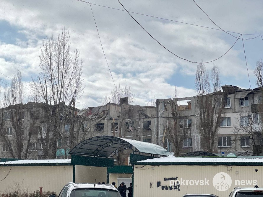 Обстрел Покровска: разрушен этаж многоквартирного дома, есть раненые (фото, видео) - 8 - изображение