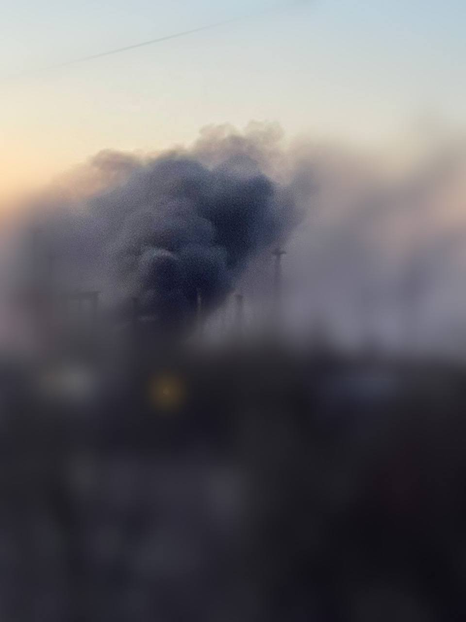 Военные рассказали об обстреле НПЗ в Кременчуге: чем нанесены удары - 1 - изображение
