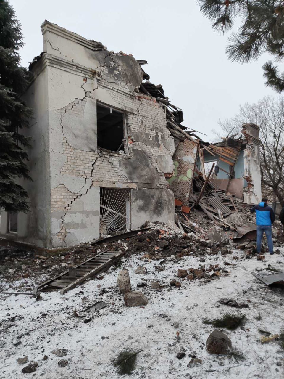 Покровск обстреляли ракетами С-300: повреждены дома и образовательные учреждения (фото, видео) - 6 - изображение