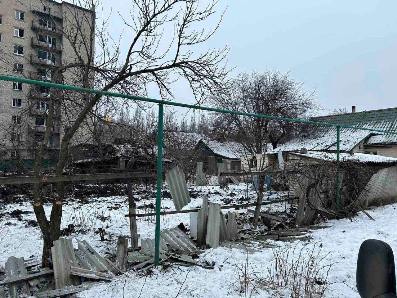 Покровск обстреляли ракетами С-300: повреждены дома и образовательные учреждения (фото, видео) - 8 - изображение