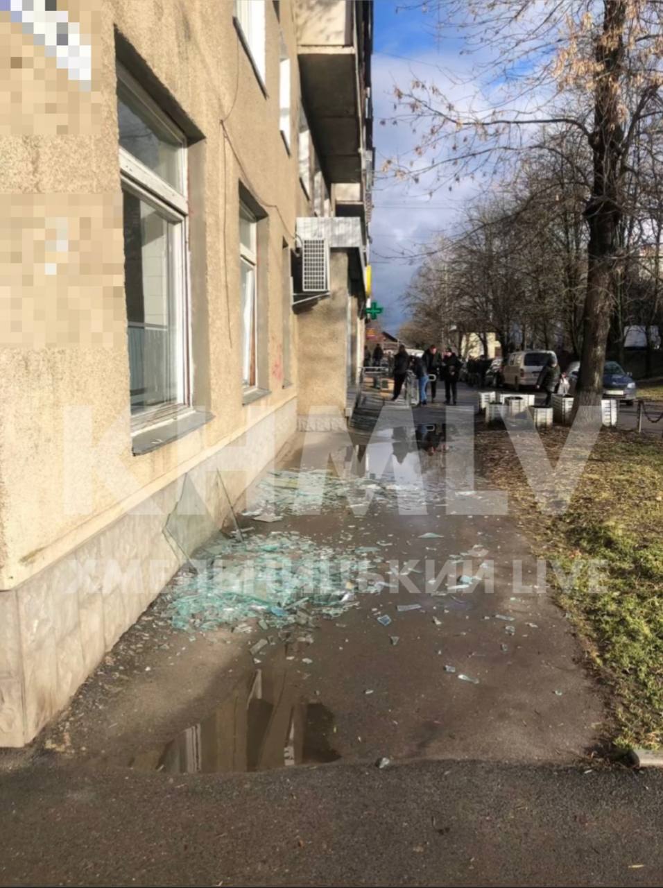 Обстрел Хмельницкого: повреждены около десяти многоэтажек и учебные заведения, есть раненые (видео) - 2 - изображение