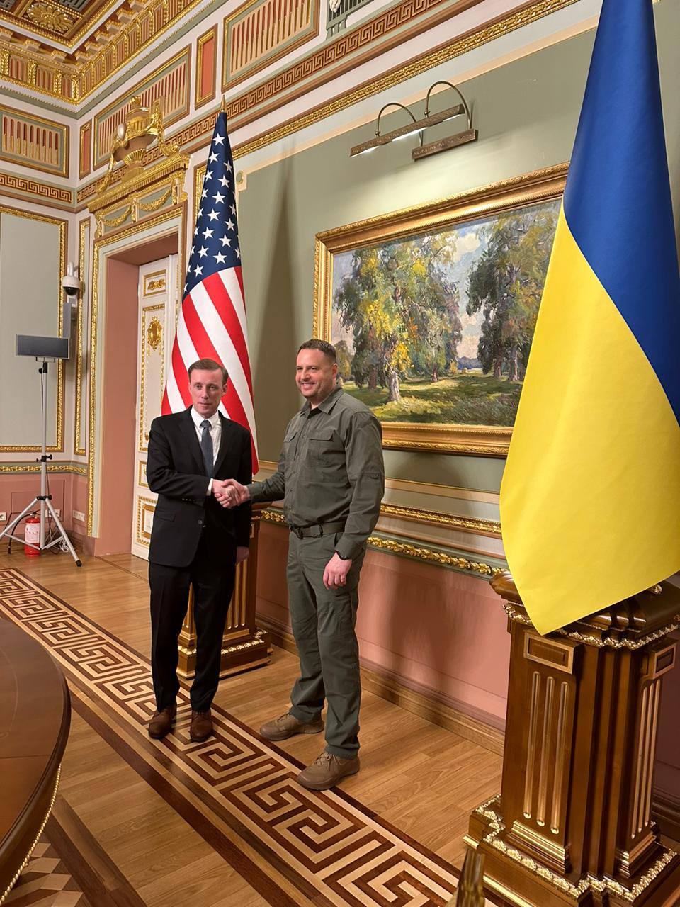 Президент США Джо Байден приехал в Киев: хроника визита (фото, видео) - 4 - изображение