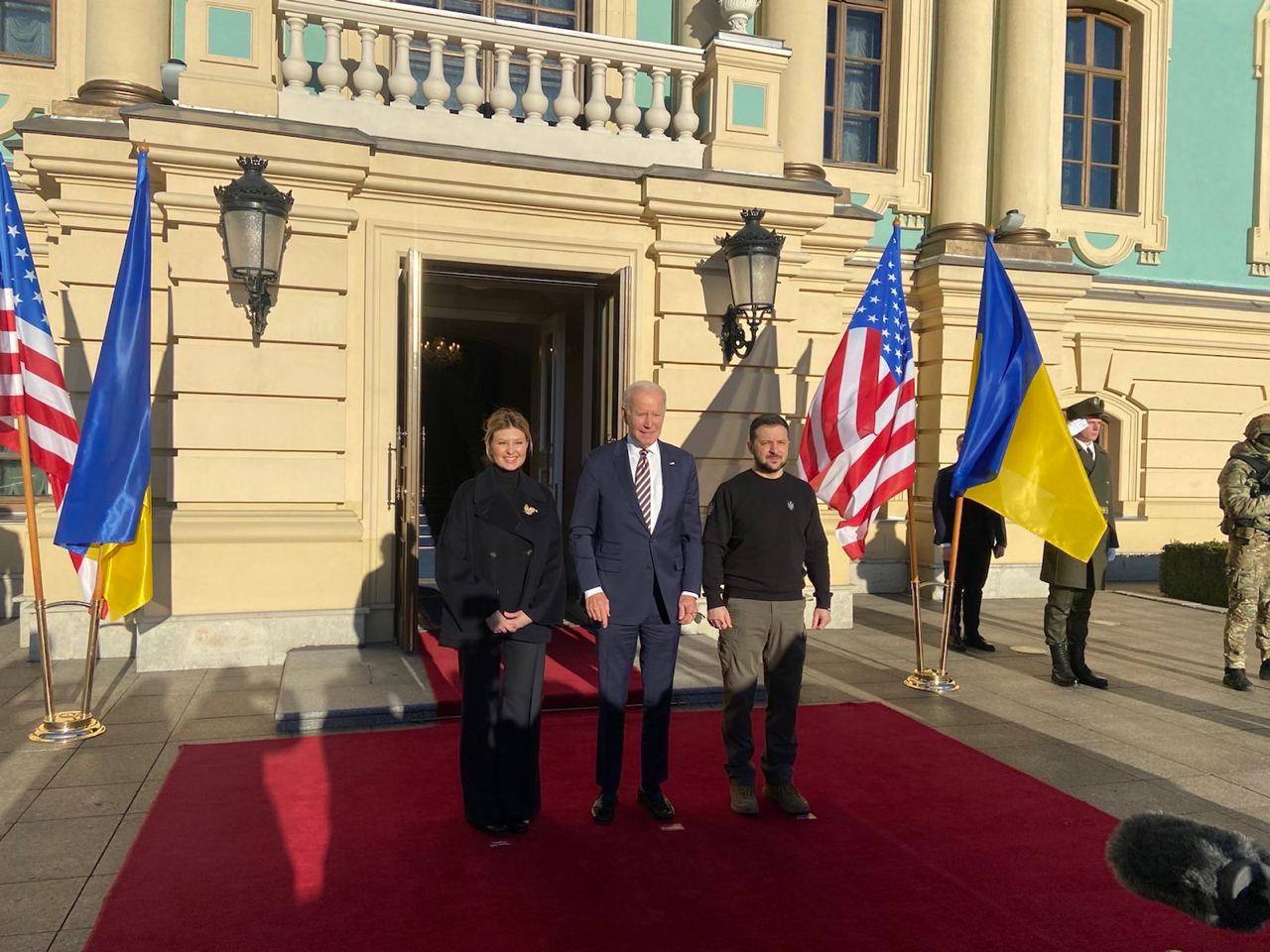 Президент США Джо Байден приехал в Киев: хроника визита (фото, видео) - 7 - изображение