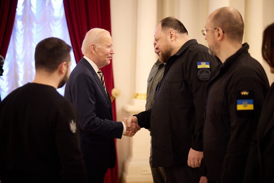 Президент США Джо Байден приехал в Киев: хроника визита (фото, видео) - 11 - изображение