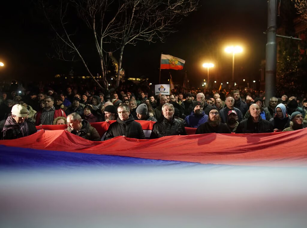 Politico: перед президентом Сербии Вучичем стоит сложный выбор - 2 - изображение