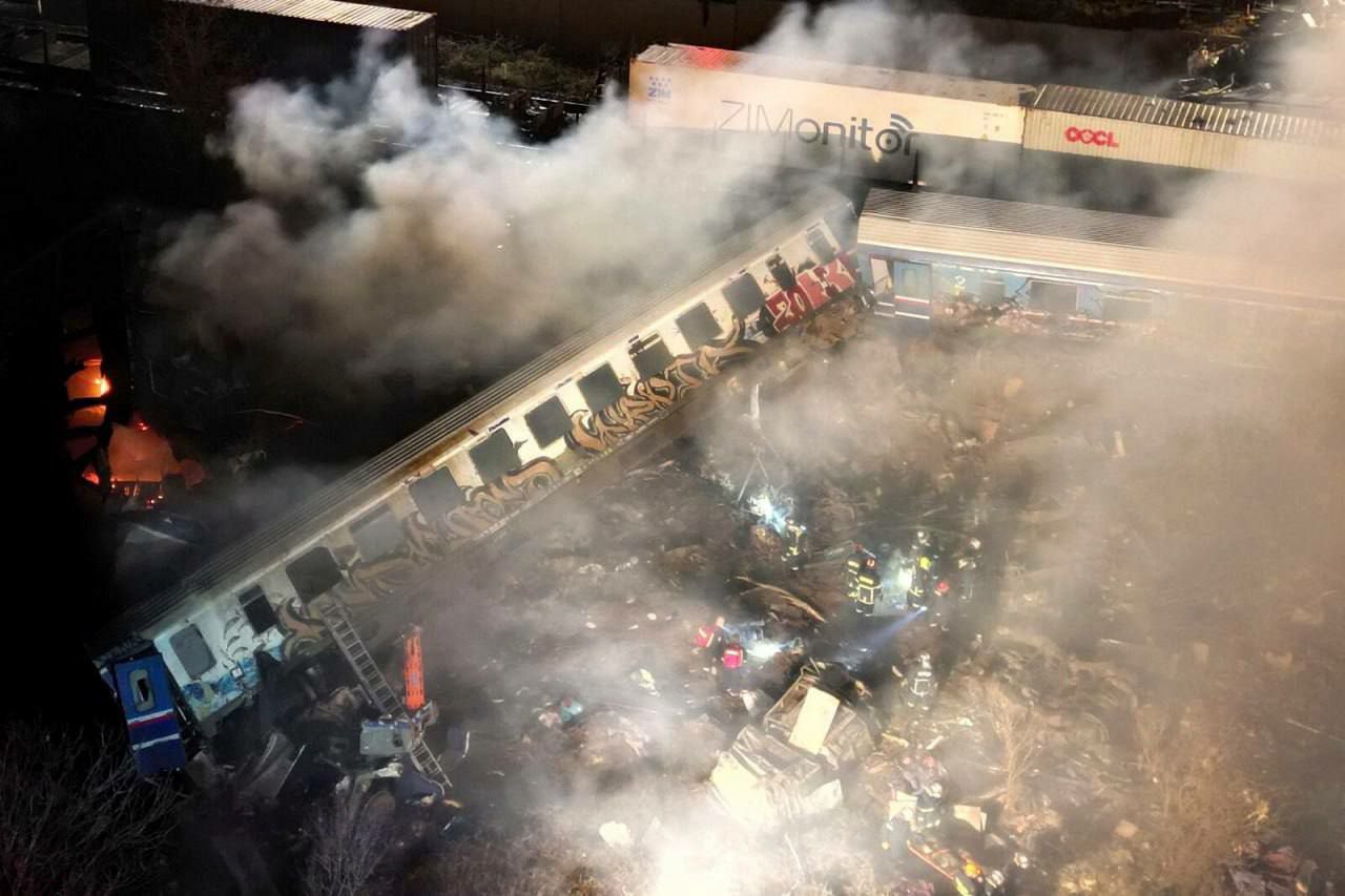 В Греции столкнулись пассажирский и грузовой поезда: не менее 36 погибших, десятки раненых (фото) - 4 - изображение