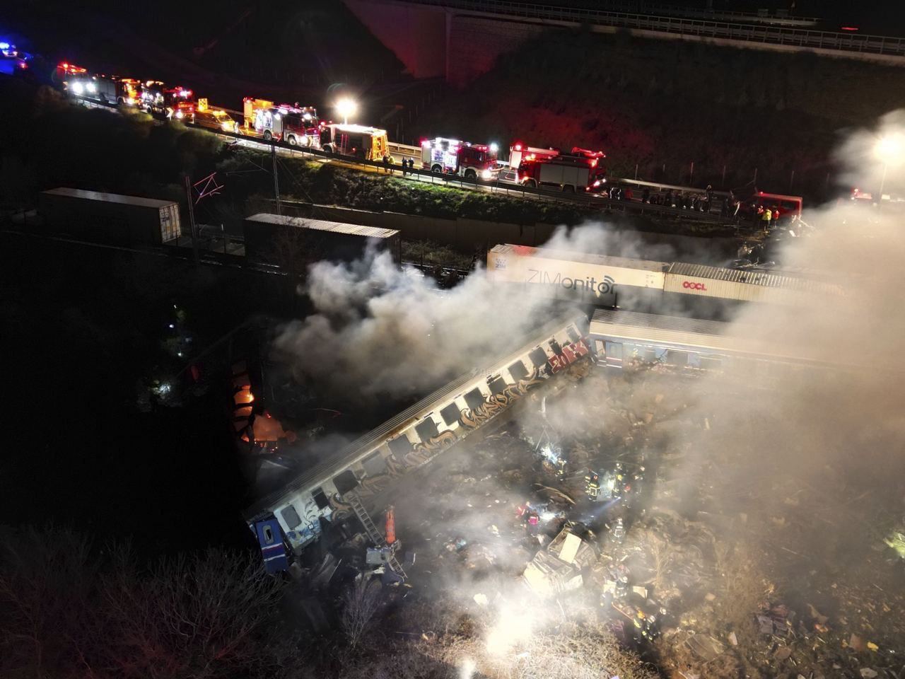 В Греции столкнулись пассажирский и грузовой поезда: не менее 36 погибших, десятки раненых (фото) - 6 - изображение